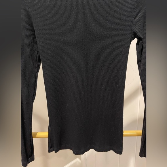 H&M basic black top - Picture 2 of 2